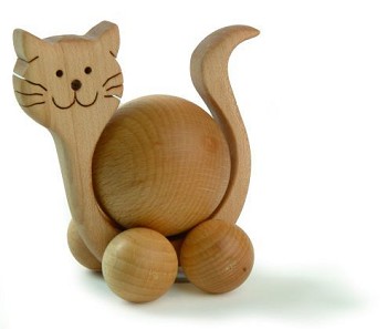 rolbeestje Kat, met houten bol